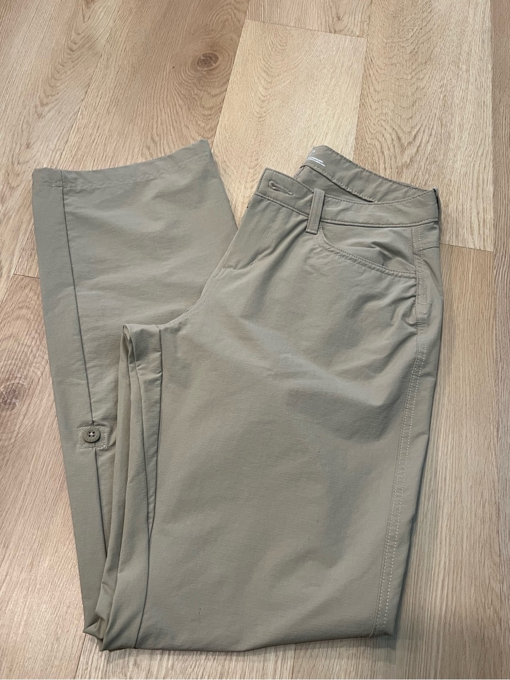 Ascend Women’s Pants in Light Khaki